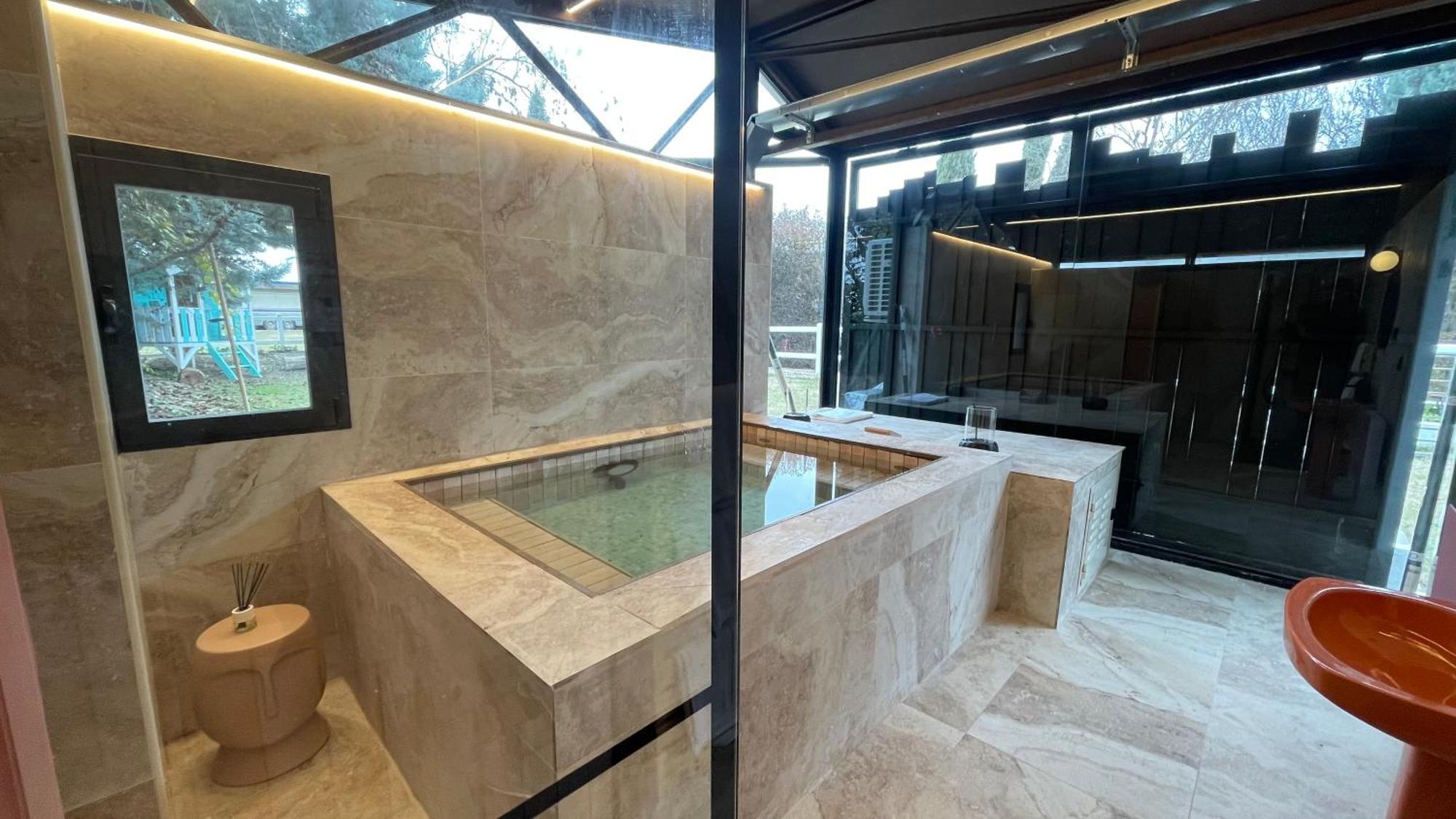 Hearts & Ponies Apartamentos Con Piscinas Privadas Cerca De La Warner ชินชอน ภายนอก รูปภาพ