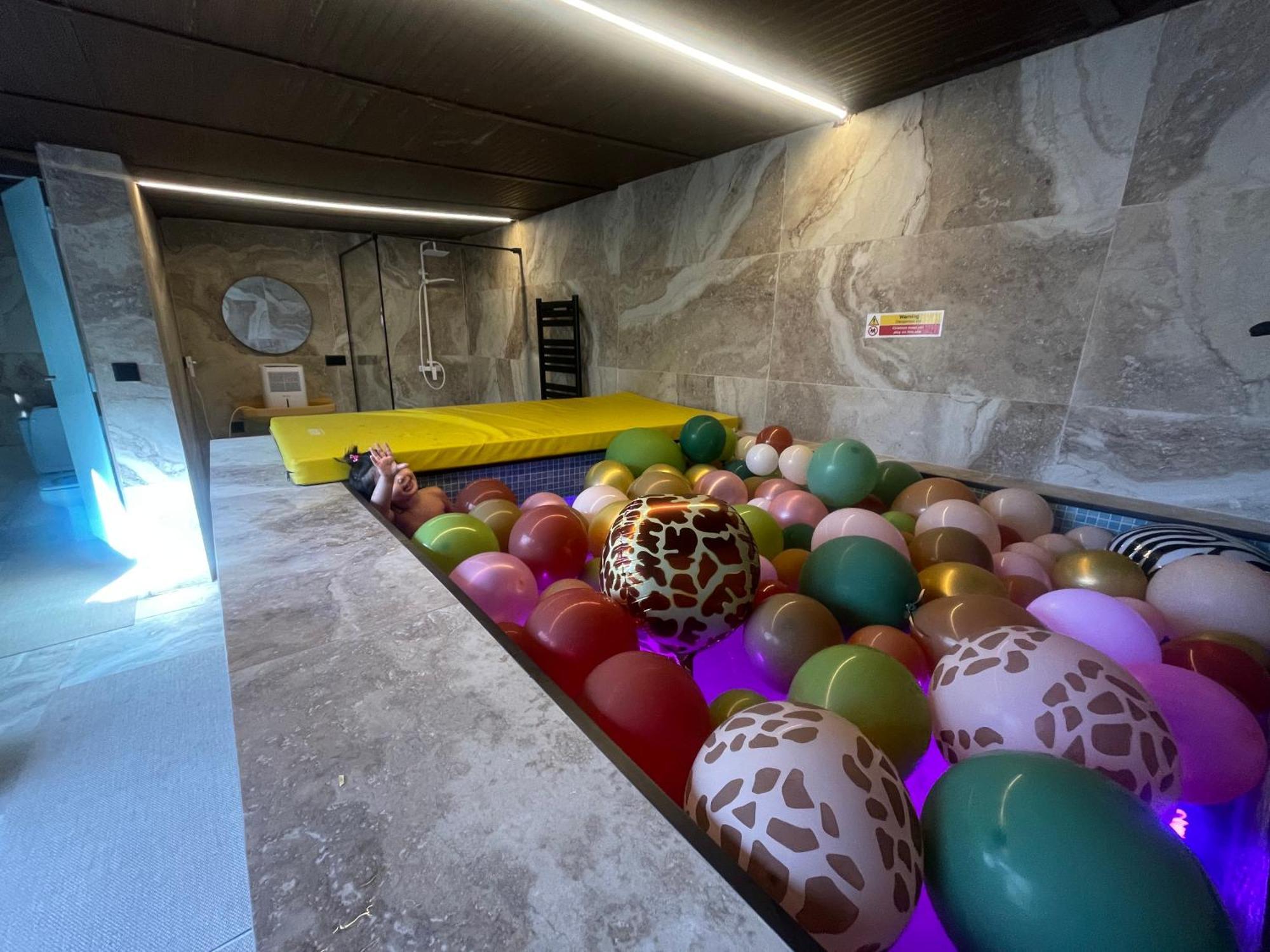 Hearts & Ponies Apartamentos Con Piscinas Privadas Cerca De La Warner ชินชอน ภายนอก รูปภาพ